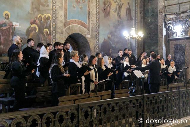 PS Părinte Nichifor Botoșăneanul a slujit Sfânta Liturghie în a doua zi a Hramului Sfintei Parascheva