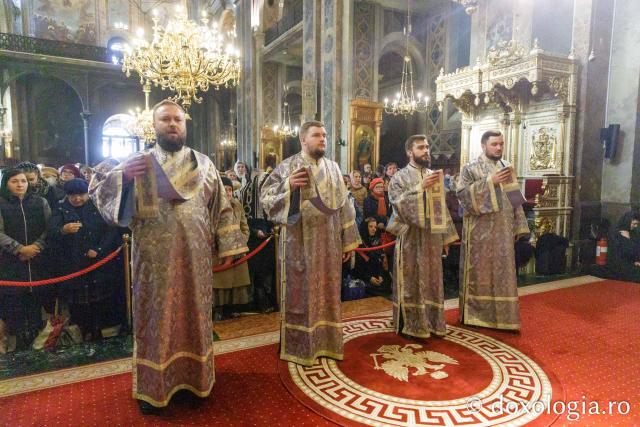 PS Teofil Trotușanul a slujit la Catedrala Mitropolitană din Iași în ultima zi de hram / Foto: pr. Silviu Cluci PS Teofil Trotușanul a slujit la Catedrala Mitropolitană din Iași în ultima zi de hram