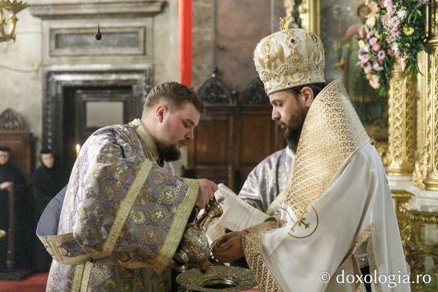 PS Teofil Trotușanul a slujit la Catedrala Mitropolitană din Iași în ultima zi de hram / Foto: pr. Silviu Cluci PS Teofil Trotușanul a slujit la Catedrala Mitropolitană din Iași în ultima zi de hram