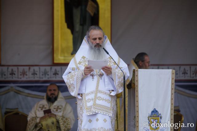 (Foto) Bucuria credinței la Iași – Sfânta Liturghie în cinstea Sfintei Parascheva și a Sfântului Grigorie Palama, 2025