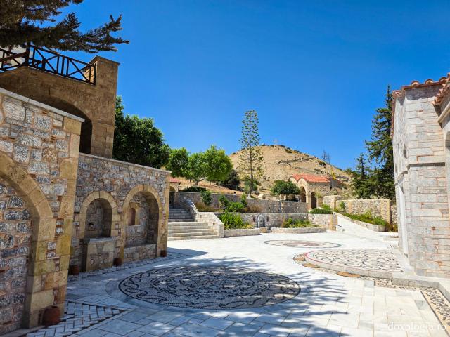 Clipe de zăbavă la Mănăstirea „Panaghia Ypseni” din Insula Rodos