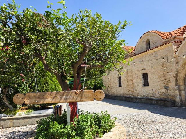 Clipe de zăbavă la Mănăstirea „Panaghia Ypseni” din Insula Rodos