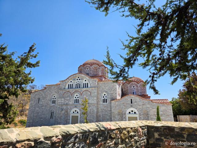 Clipe de zăbavă la Mănăstirea „Panaghia Ypseni” din Insula Rodos