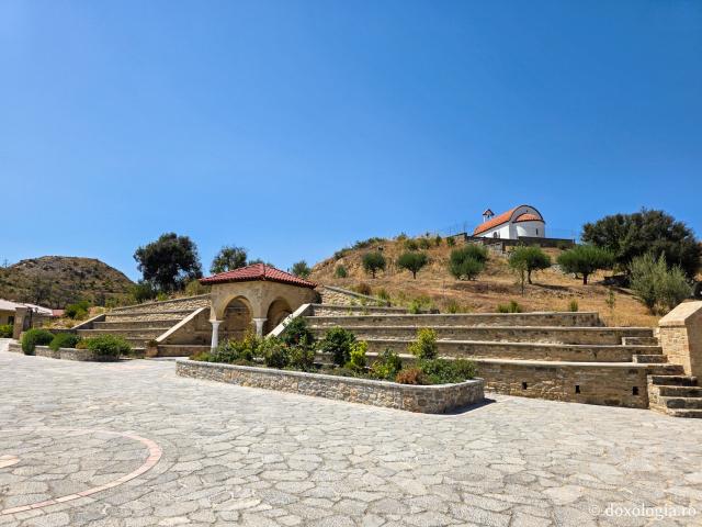 Clipe de zăbavă la Mănăstirea „Panaghia Ypseni” din Insula Rodos
