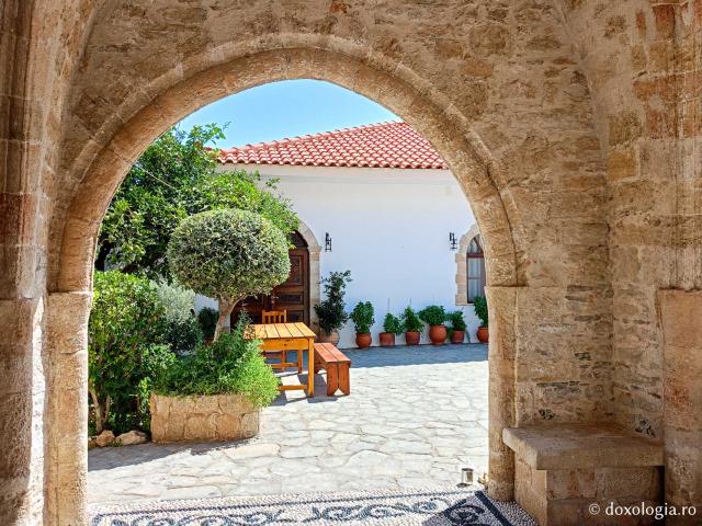 Clipe de zăbavă la Mănăstirea „Panaghia Ypseni” din Insula Rodos