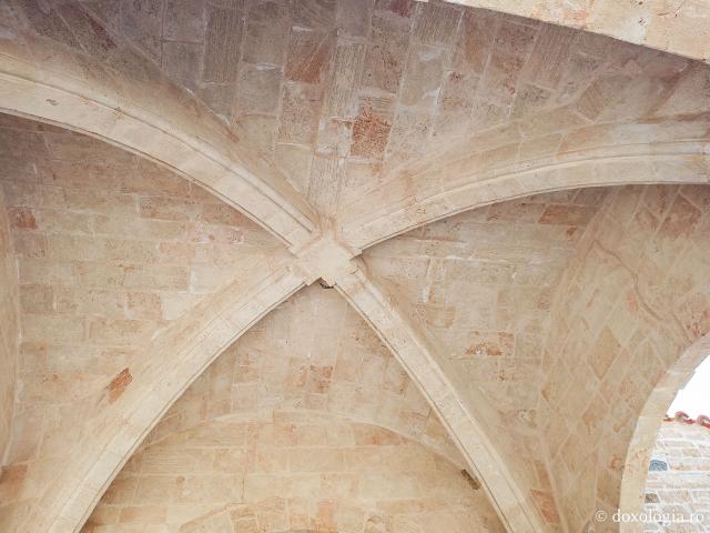 Clipe de zăbavă la Mănăstirea „Panaghia Ypseni” din Insula Rodos