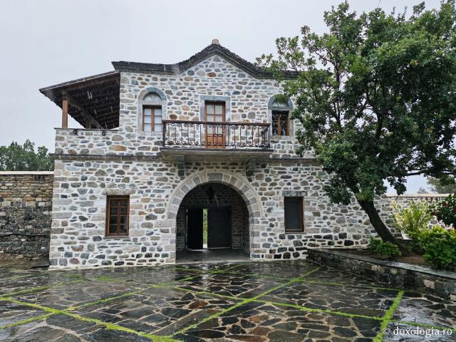 Sub binecuvântarea Sfântului Ioan Botezătorul – clipe de tihnă la mănăstirea din Akritohori / Foto: Magda Buftea Sub binecuvântarea Sfântului Ioan Botezătorul – clipe de tihnă la mănăstirea din Akritohori