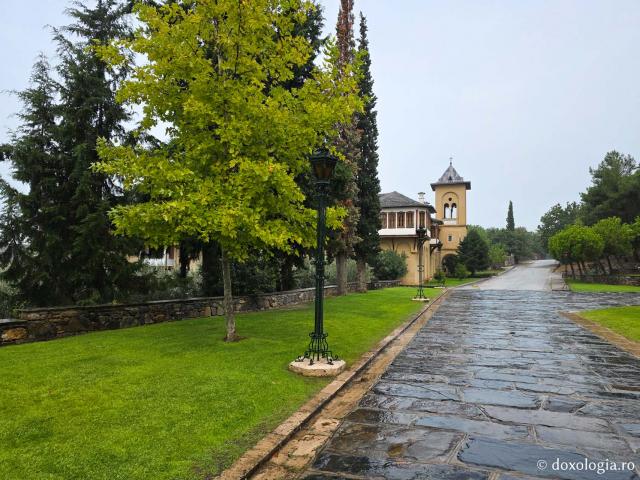 Sub binecuvântarea Sfântului Ioan Botezătorul – clipe de tihnă la mănăstirea din Akritohori / Foto: Magda Buftea Sub binecuvântarea Sfântului Ioan Botezătorul – clipe de tihnă la mănăstirea din Akritohori