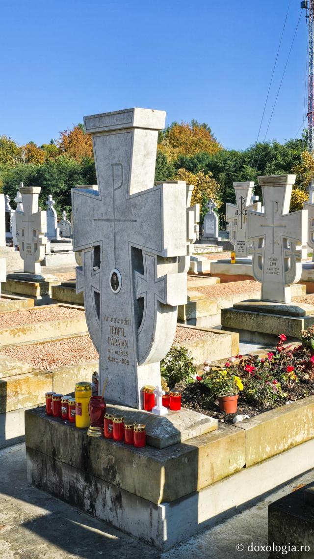 Mormântul Părintelui Teofil Părăian, dascălul bucuriei duhovnicești