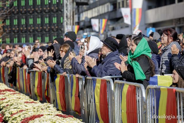 Trei familii de preoți cu mulți copii au primit distincții de vrednicie din partea IPS Teofan / Foto: Oana Nechifor Trei familii de preoți cu mulți copii au primit distincții de vrednicie din partea IPS Teofan