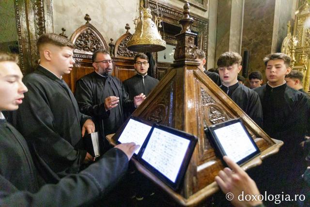 Priveghere în cinstea Sfântului Gheorghe la Catedrala Mitropolitană din Iași / Foto: pr. Silviu Cluci Priveghere în cinstea Sfântului Gheorghe la Catedrala Mitropolitană din Iași