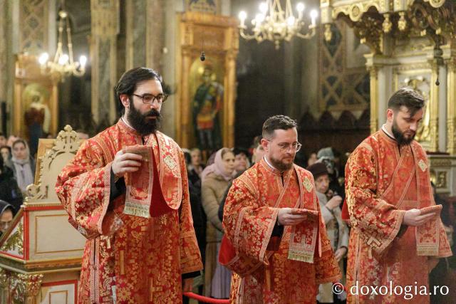Priveghere în cinstea Sfântului Gheorghe la Catedrala Mitropolitană din Iași / Foto: pr. Silviu Cluci Priveghere în cinstea Sfântului Gheorghe la Catedrala Mitropolitană din Iași