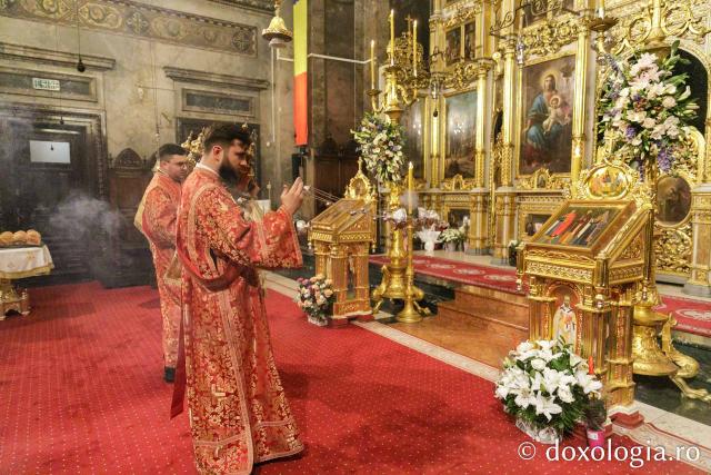 Priveghere în cinstea Sfântului Gheorghe la Catedrala Mitropolitană din Iași / Foto: pr. Silviu Cluci Priveghere în cinstea Sfântului Gheorghe la Catedrala Mitropolitană din Iași