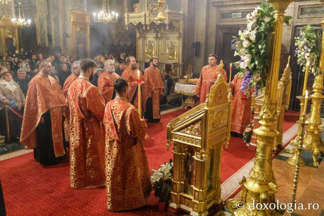 Priveghere în cinstea Sfântului Gheorghe la Catedrala Mitropolitană din Iași / Foto: pr. Silviu Cluci Priveghere în cinstea Sfântului Gheorghe la Catedrala Mitropolitană din Iași