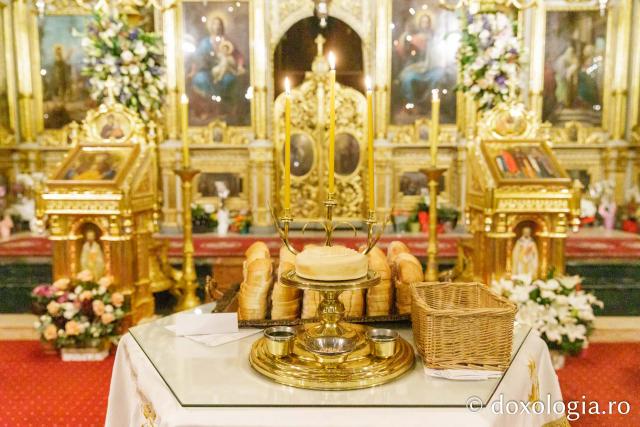 Priveghere în cinstea Sfântului Gheorghe la Catedrala Mitropolitană din Iași / Foto: pr. Silviu Cluci Priveghere în cinstea Sfântului Gheorghe la Catedrala Mitropolitană din Iași