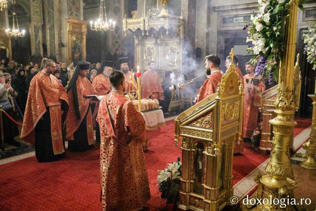Priveghere în cinstea Sfântului Gheorghe la Catedrala Mitropolitană din Iași / Foto: pr. Silviu Cluci Priveghere în cinstea Sfântului Gheorghe la Catedrala Mitropolitană din Iași