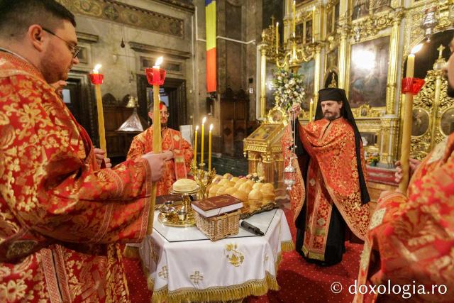 Priveghere în cinstea Sfântului Gheorghe la Catedrala Mitropolitană din Iași / Foto: pr. Silviu Cluci Priveghere în cinstea Sfântului Gheorghe la Catedrala Mitropolitană din Iași