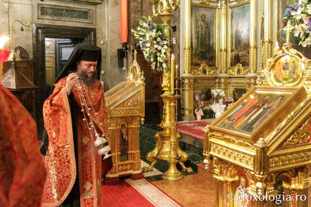 Priveghere în cinstea Sfântului Gheorghe la Catedrala Mitropolitană din Iași / Foto: pr. Silviu Cluci Priveghere în cinstea Sfântului Gheorghe la Catedrala Mitropolitană din Iași