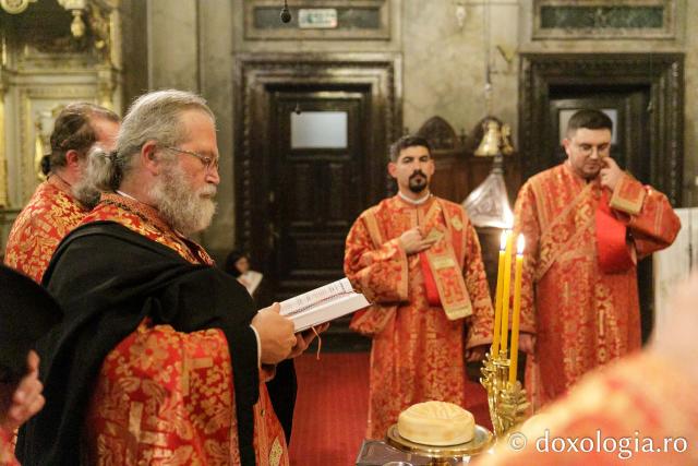 Priveghere în cinstea Sfântului Gheorghe la Catedrala Mitropolitană din Iași / Foto: pr. Silviu Cluci Priveghere în cinstea Sfântului Gheorghe la Catedrala Mitropolitană din Iași