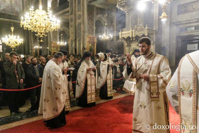 Priveghere în cinstea Sfântului Grigorie Palama la Catedrala Mitropolitană din Iași / Foto: pr. Silviu Cluci Priveghere în cinstea Sfântului Grigorie Palama la Catedrala Mitropolitană din Iași