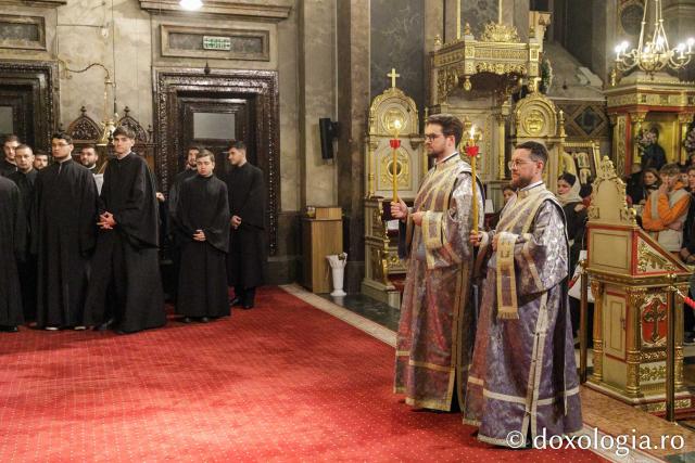 Priveghere în cinstea Sfântului Iosif cel Milostiv la Catedrala Mitropolitană din Iași / Foto: pr. Silviu Cluci Priveghere în cinstea Sfântului Iosif cel Milostiv la Catedrala Mitropolitană din Iași
