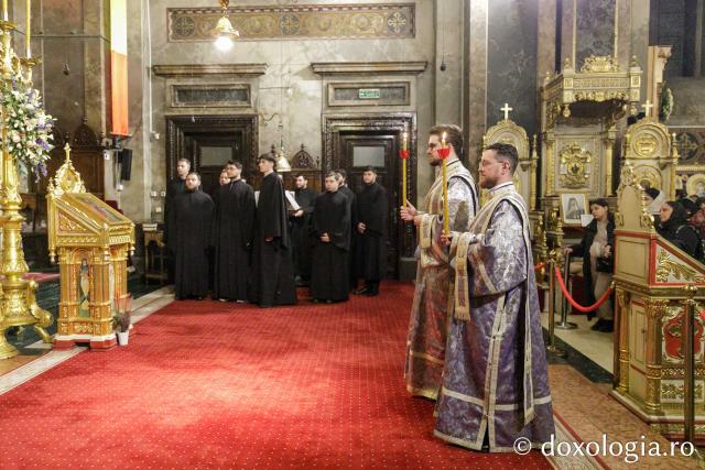 Priveghere în cinstea Sfântului Iosif cel Milostiv la Catedrala Mitropolitană din Iași / Foto: pr. Silviu Cluci Priveghere în cinstea Sfântului Iosif cel Milostiv la Catedrala Mitropolitană din Iași