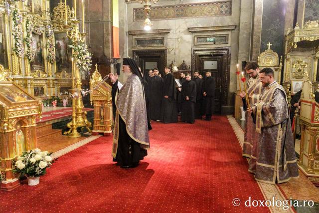 Priveghere în cinstea Sfântului Iosif cel Milostiv la Catedrala Mitropolitană din Iași / Foto: pr. Silviu Cluci Priveghere în cinstea Sfântului Iosif cel Milostiv la Catedrala Mitropolitană din Iași