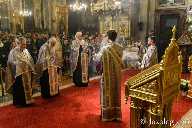 Priveghere în cinstea Sfântului Iosif cel Milostiv la Catedrala Mitropolitană din Iași / Foto: pr. Silviu Cluci Priveghere în cinstea Sfântului Iosif cel Milostiv la Catedrala Mitropolitană din Iași
