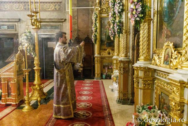 Priveghere în cinstea Sfântului Iosif cel Milostiv la Catedrala Mitropolitană din Iași / Foto: pr. Silviu Cluci Priveghere în cinstea Sfântului Iosif cel Milostiv la Catedrala Mitropolitană din Iași