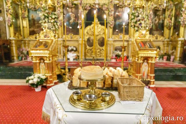 Priveghere în cinstea Sfântului Iosif cel Milostiv la Catedrala Mitropolitană din Iași / Foto: pr. Silviu Cluci Priveghere în cinstea Sfântului Iosif cel Milostiv la Catedrala Mitropolitană din Iași