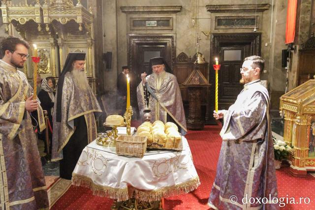 Priveghere în cinstea Sfântului Iosif cel Milostiv la Catedrala Mitropolitană din Iași / Foto: pr. Silviu Cluci Priveghere în cinstea Sfântului Iosif cel Milostiv la Catedrala Mitropolitană din Iași