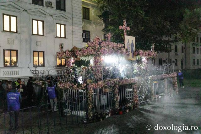 Slujba de priveghere în cinstea Sfintei Cuvioase Parascheva la Catedrala Mitropolitană din Iași / Foto: pr. Silviu Cluci Slujba de priveghere în cinstea Sfintei Cuvioase Parascheva la Catedrala Mitropolitană din Iași