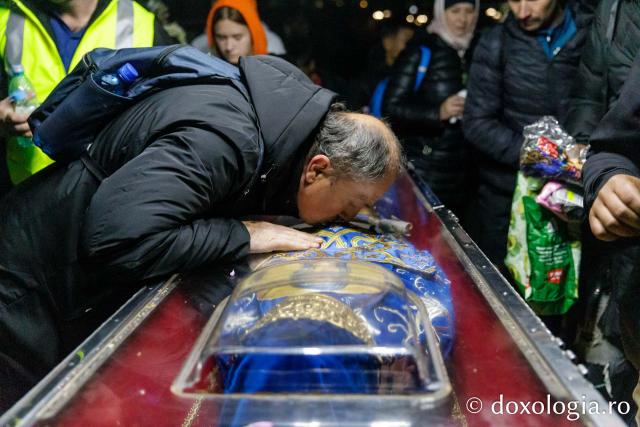 Slujba de priveghere în cinstea Sfintei Cuvioase Parascheva la Catedrala Mitropolitană din Iași / Foto: pr. Silviu Cluci Slujba de priveghere în cinstea Sfintei Cuvioase Parascheva la Catedrala Mitropolitană din Iași