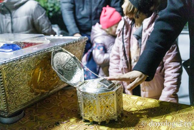 Slujba de priveghere în cinstea Sfintei Cuvioase Parascheva la Catedrala Mitropolitană din Iași / Foto: pr. Silviu Cluci Slujba de priveghere în cinstea Sfintei Cuvioase Parascheva la Catedrala Mitropolitană din Iași