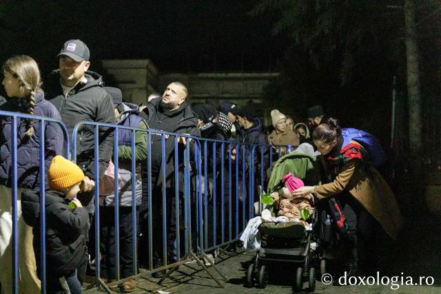 Slujba de priveghere în cinstea Sfintei Cuvioase Parascheva la Catedrala Mitropolitană din Iași / Foto: pr. Silviu Cluci Slujba de priveghere în cinstea Sfintei Cuvioase Parascheva la Catedrala Mitropolitană din Iași