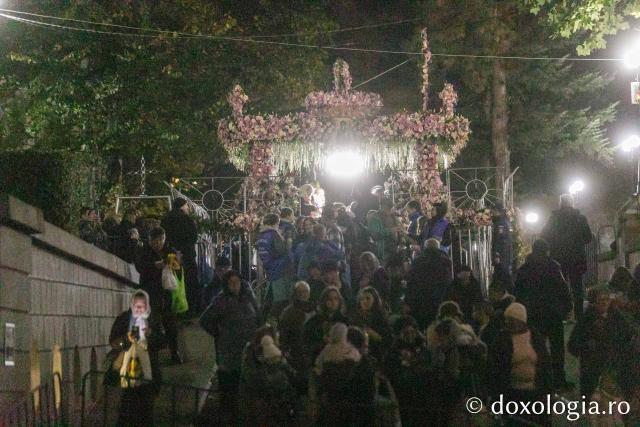 Slujba de priveghere în cinstea Sfintei Cuvioase Parascheva la Catedrala Mitropolitană din Iași / Foto: pr. Silviu Cluci Slujba de priveghere în cinstea Sfintei Cuvioase Parascheva la Catedrala Mitropolitană din Iași