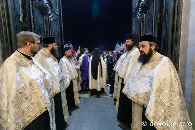 Slujba de priveghere în cinstea Sfintei Cuvioase Parascheva la Catedrala Mitropolitană din Iași / Foto: pr. Silviu Cluci Slujba de priveghere în cinstea Sfintei Cuvioase Parascheva la Catedrala Mitropolitană din Iași