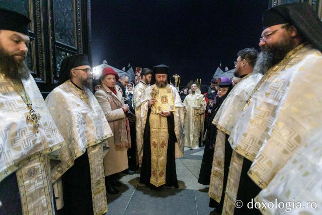 Slujba de priveghere în cinstea Sfintei Cuvioase Parascheva la Catedrala Mitropolitană din Iași / Foto: pr. Silviu Cluci Slujba de priveghere în cinstea Sfintei Cuvioase Parascheva la Catedrala Mitropolitană din Iași