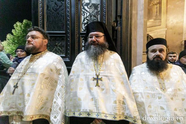Slujba de priveghere în cinstea Sfintei Cuvioase Parascheva la Catedrala Mitropolitană din Iași / Foto: pr. Silviu Cluci Slujba de priveghere în cinstea Sfintei Cuvioase Parascheva la Catedrala Mitropolitană din Iași