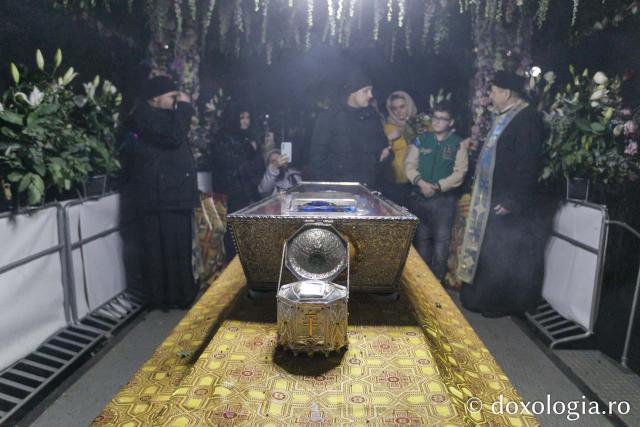 Slujba de priveghere în cinstea Sfintei Cuvioase Parascheva la Catedrala Mitropolitană din Iași / Foto: pr. Silviu Cluci Slujba de priveghere în cinstea Sfintei Cuvioase Parascheva la Catedrala Mitropolitană din Iași