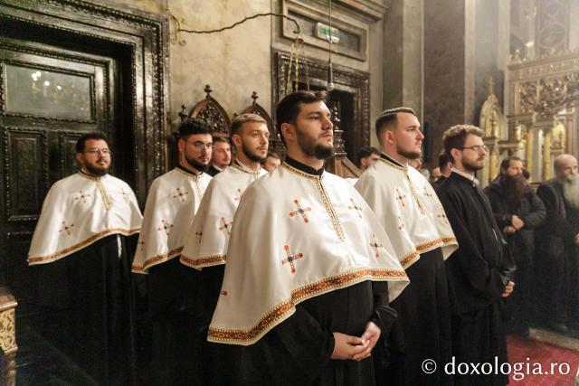 Slujba de priveghere în cinstea Sfintei Cuvioase Parascheva la Catedrala Mitropolitană din Iași / Foto: pr. Silviu Cluci Slujba de priveghere în cinstea Sfintei Cuvioase Parascheva la Catedrala Mitropolitană din Iași
