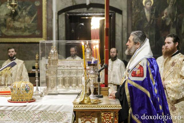 Slujba de priveghere în cinstea Sfintei Cuvioase Parascheva la Catedrala Mitropolitană din Iași / Foto: pr. Silviu Cluci Slujba de priveghere în cinstea Sfintei Cuvioase Parascheva la Catedrala Mitropolitană din Iași