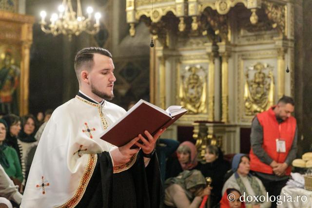 Slujba de priveghere în cinstea Sfintei Cuvioase Parascheva la Catedrala Mitropolitană din Iași / Foto: pr. Silviu Cluci Slujba de priveghere în cinstea Sfintei Cuvioase Parascheva la Catedrala Mitropolitană din Iași