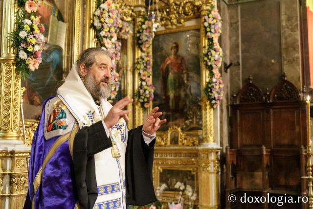 Slujba de priveghere în cinstea Sfintei Cuvioase Parascheva la Catedrala Mitropolitană din Iași / Foto: pr. Silviu Cluci Slujba de priveghere în cinstea Sfintei Cuvioase Parascheva la Catedrala Mitropolitană din Iași