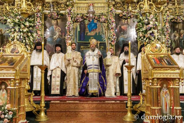 Slujba de priveghere în cinstea Sfintei Cuvioase Parascheva la Catedrala Mitropolitană din Iași / Foto: pr. Silviu Cluci Slujba de priveghere în cinstea Sfintei Cuvioase Parascheva la Catedrala Mitropolitană din Iași