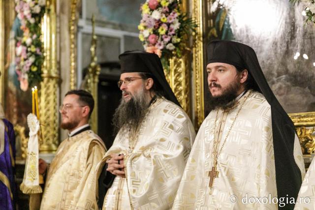 Slujba de priveghere în cinstea Sfintei Cuvioase Parascheva la Catedrala Mitropolitană din Iași / Foto: pr. Silviu Cluci Slujba de priveghere în cinstea Sfintei Cuvioase Parascheva la Catedrala Mitropolitană din Iași