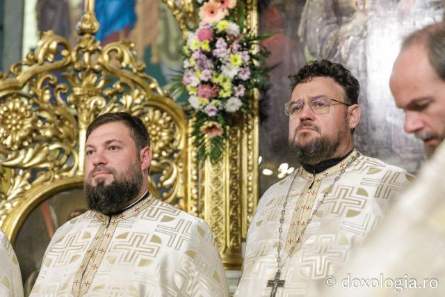 Slujba de priveghere în cinstea Sfintei Cuvioase Parascheva la Catedrala Mitropolitană din Iași / Foto: pr. Silviu Cluci Slujba de priveghere în cinstea Sfintei Cuvioase Parascheva la Catedrala Mitropolitană din Iași