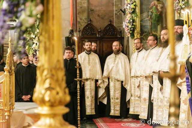 Slujba de priveghere în cinstea Sfintei Cuvioase Parascheva la Catedrala Mitropolitană din Iași / Foto: pr. Silviu Cluci Slujba de priveghere în cinstea Sfintei Cuvioase Parascheva la Catedrala Mitropolitană din Iași