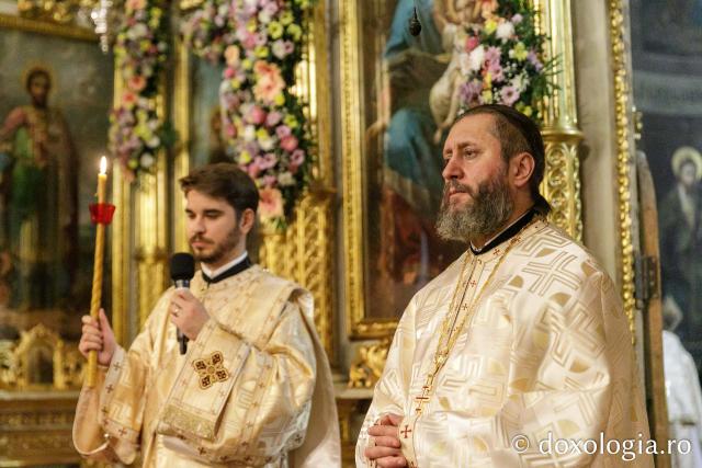 Slujba de priveghere în cinstea Sfintei Cuvioase Parascheva la Catedrala Mitropolitană din Iași / Foto: pr. Silviu Cluci Slujba de priveghere în cinstea Sfintei Cuvioase Parascheva la Catedrala Mitropolitană din Iași