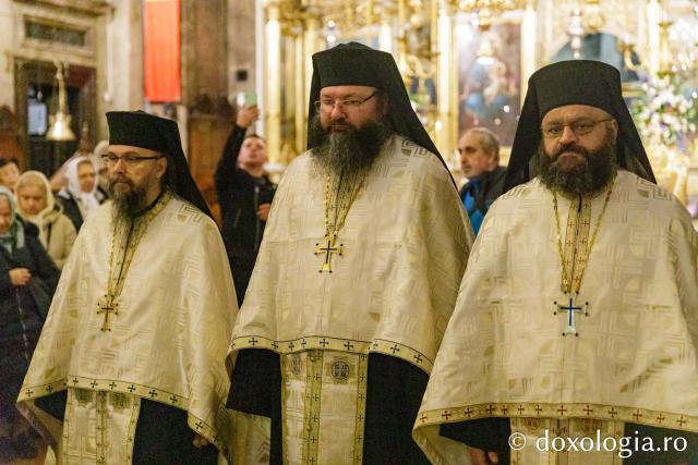 Procesiunea scoaterii spre închinare a moaștelor Sfintei Cuvioase Parascheva – 2025